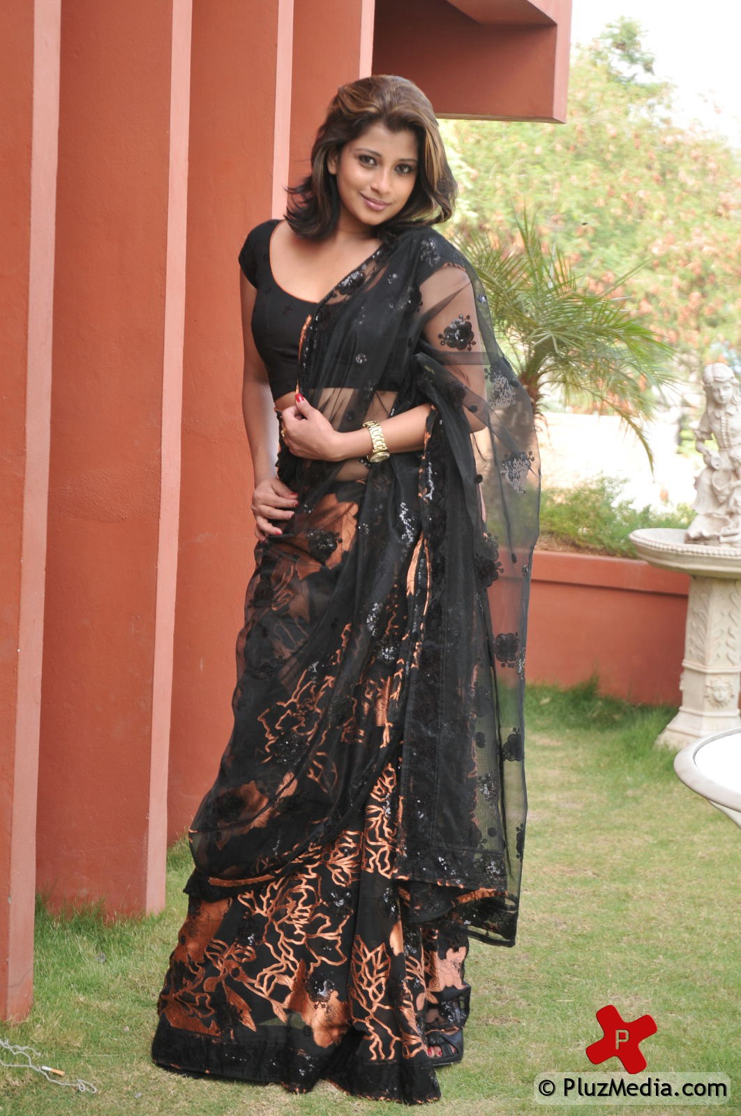 Nadeesha Hemamali Hot in Saree Pictures | Picture 73748